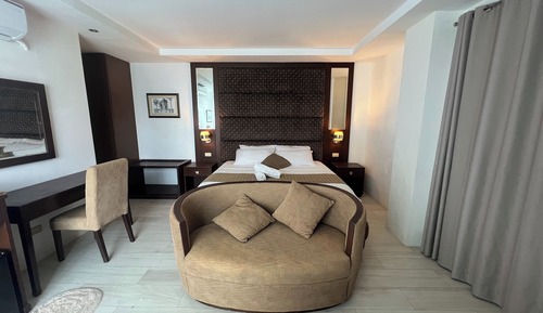 Luxury Suite