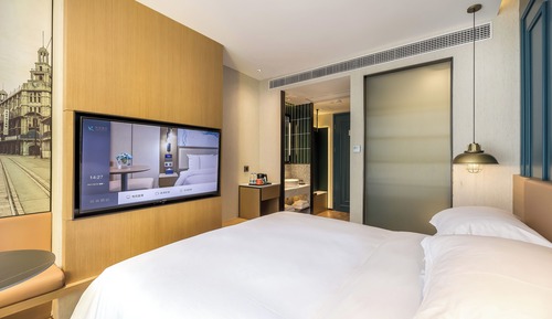 Queen Room with View