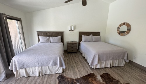 Superior Cabin, 2 Queen Beds, Patio, Hill View