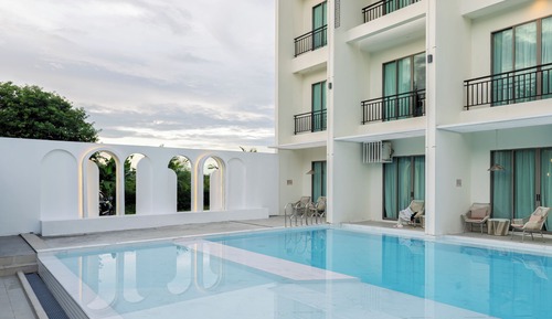 Deluxe Room, Pool View