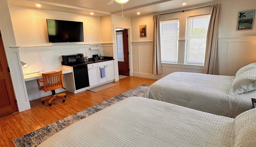 Classic Quadruple Room, 2 Queen Beds, Air conditioning, Bay View