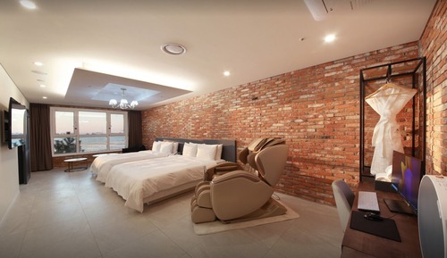 Ocean Family Suite, River View