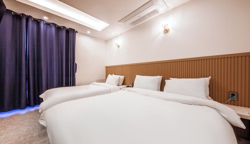 Superior Twin Room, City View