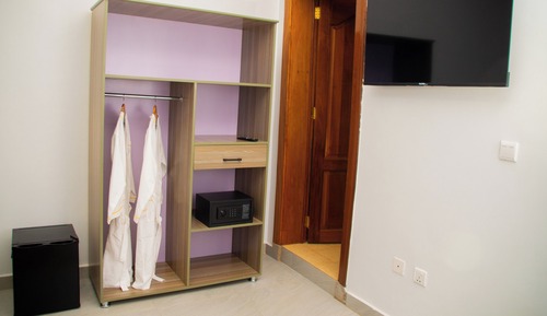 Basic Apartment, Hill View