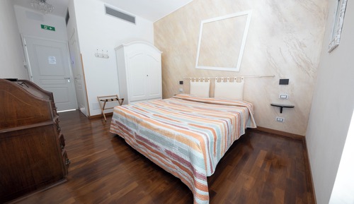 Deluxe Double or Twin Room, Non Smoking, Private Bathroom