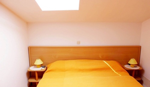 Studio (Apartment 13)
