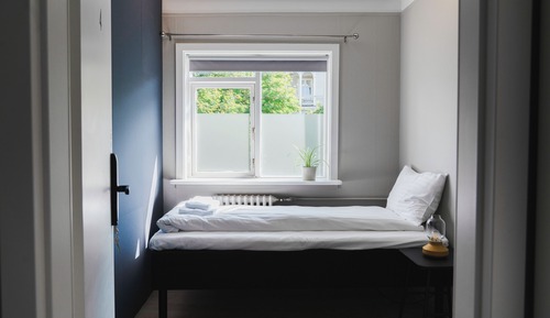 Single Room (Shared Bathroom and Kitchen)