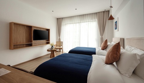 Senior Twin Room, Balcony, City View