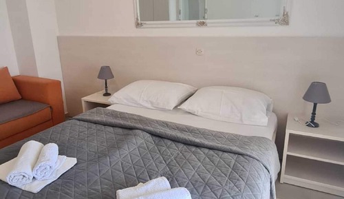 Apartment (Apartment 8)