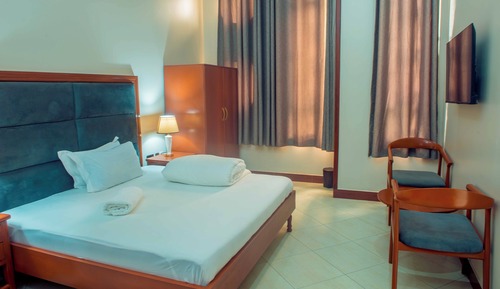 Deluxe Suite