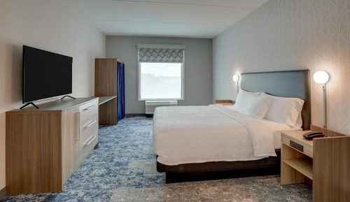 Suite, 1 King Bed, Accessible, Bathtub