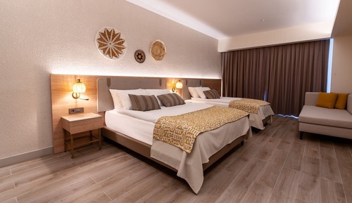 Deluxe Suite