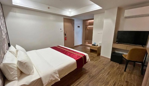 Deluxe Room, City View