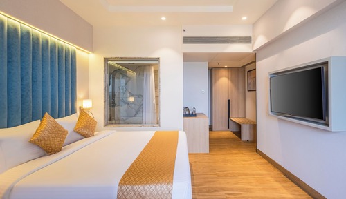 Signature Studio Suite, City View