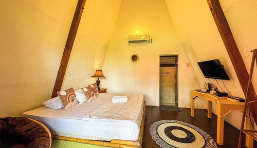 Basic Double Room, Balcony, Garden View