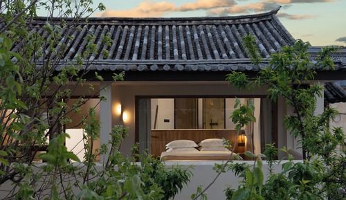 Deluxe Single Room, 1 King Bed, Private Bathroom, Garden View
