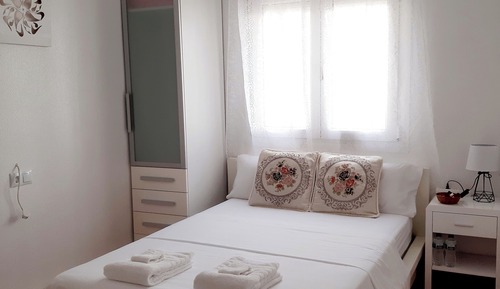 Basic Room, 1 Double Bed, Shared Bathroom, Courtyard View