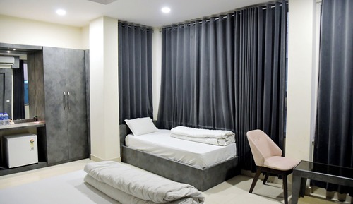Executive Suite, City View