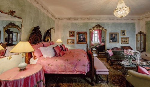 Studio Suite (Green Room)