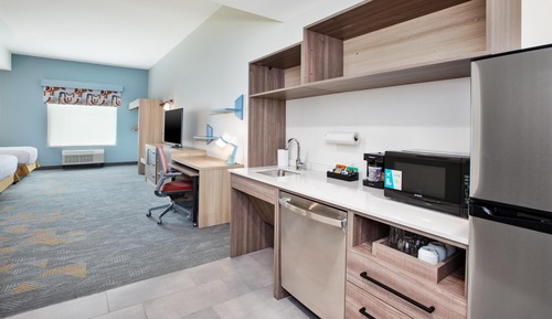 Studio, 2 Queen Beds, Roll-in Shower (Mobility & Hearing)