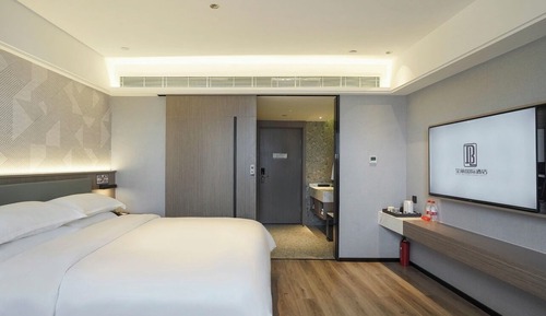 Room, City View