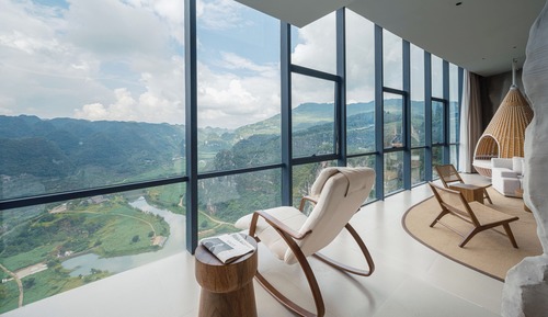 Luxury Room, 1 Queen Bed, Valley View, Executive Level