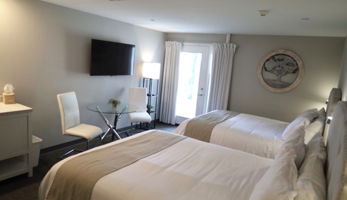 Single Room, 2 Queen Beds, Golf View