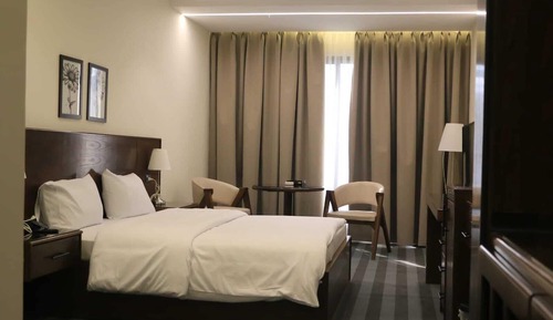 Double Room, Smoking