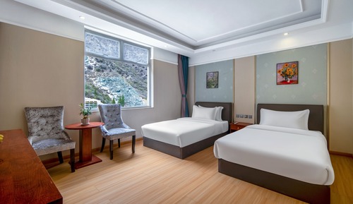 Luxury Suite, Hill View