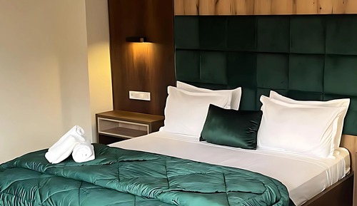 Deluxe Suite, City View
