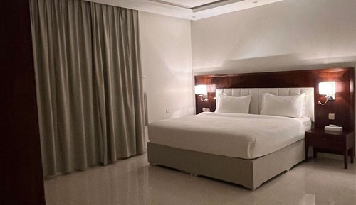 Basic Double or Twin Room, 1 King Bed