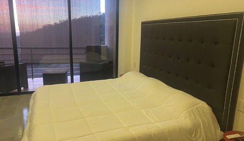Deluxe Condo, Sea View