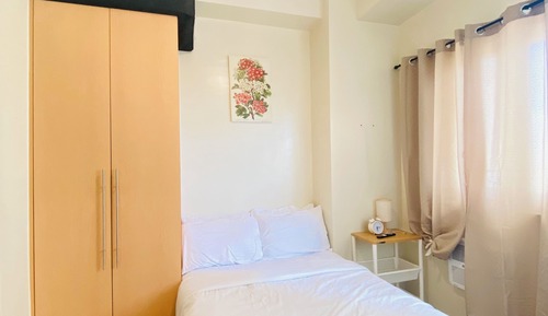 City Condo, 1 Bedroom, Balcony, Poolside