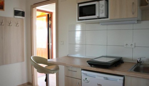 Apartment, Multiple Beds, Kitchenette, Garden View