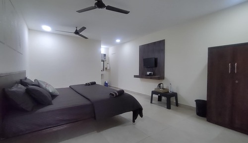 Basic Double Room, Balcony, Garden View