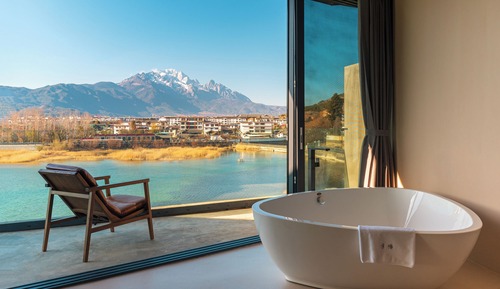 Suite, 1 King Bed, Non Smoking, Lake View