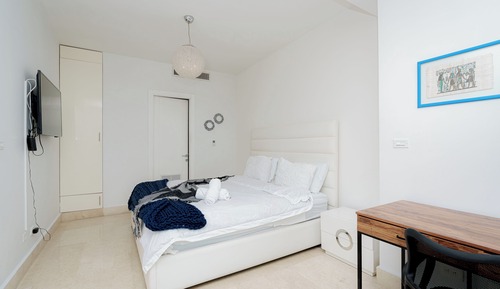 Deluxe Apartment