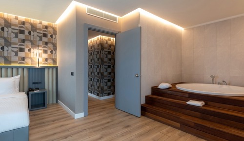 Deluxe Suite Room