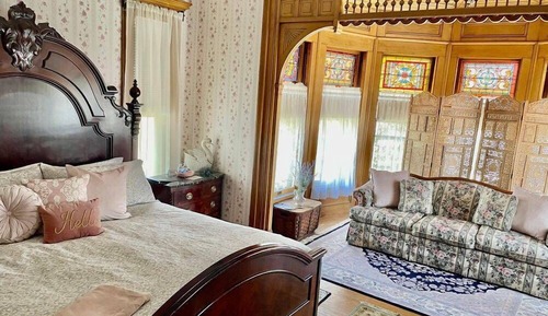 Deluxe Room, 1 King Bed with Sofa bed, Private Bathroom, Courtyard View (Belle Peabody Brown Suite)