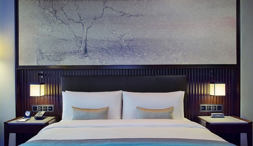 Club Room, 1 King Bed (NUO)