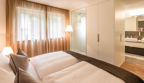 Suite, Garden Area