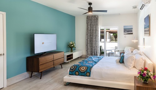 Superior Suite, Poolside