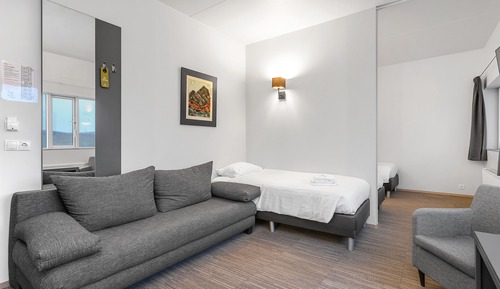 Triple Room (with Hot Tub and Sauna Access)