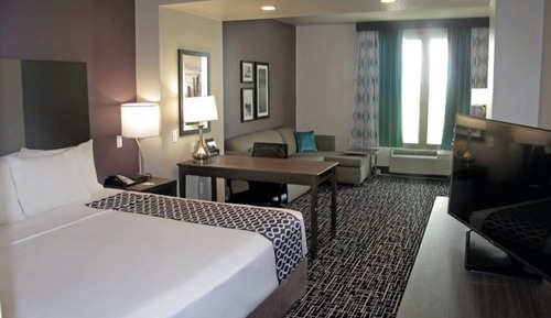 Family Suite, 1 King Bed, Accessible, Non Smoking (Mobility,Hearing,Tub w/Grab Bars)