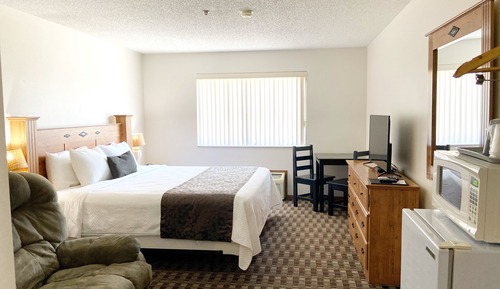 Standard Room, 1 King Bed