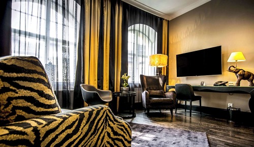 Lux Room