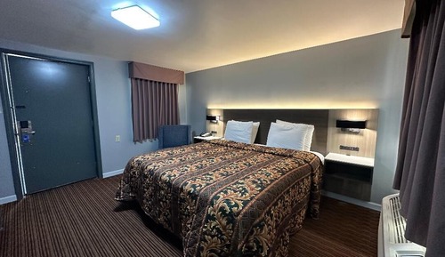 Economy Room, 1 King Bed, Non Smoking