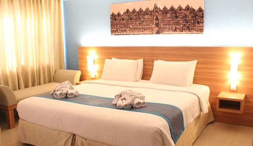 Deluxe Room Hollywood Style or Twin (Pool or City View)