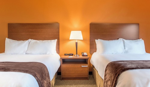 Room, 2 Queen Beds (With Recliner)