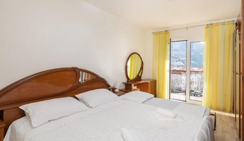 Apartment (One Bedroom Apartment with Balcony an)